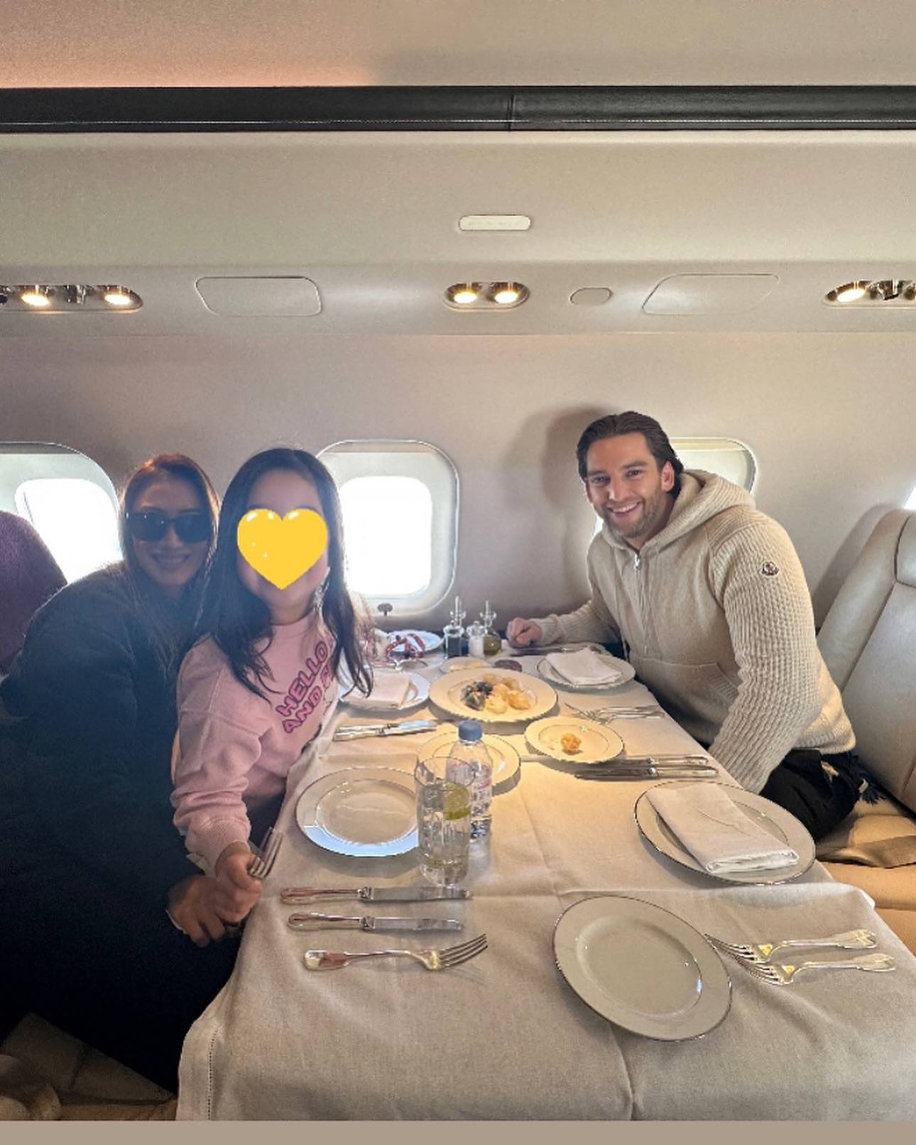 谢婷婷官宣怀二胎，孕肚圆滚还镶钻，小7岁澳洲男友陪她产检，女儿生父至今成谜（组图） - 4