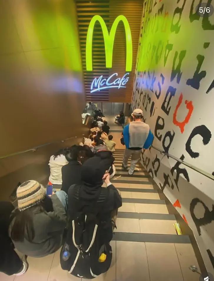 香港市民吐槽内地穷游游客:为了节省开支,居然睡在肯德基(组图) - 4