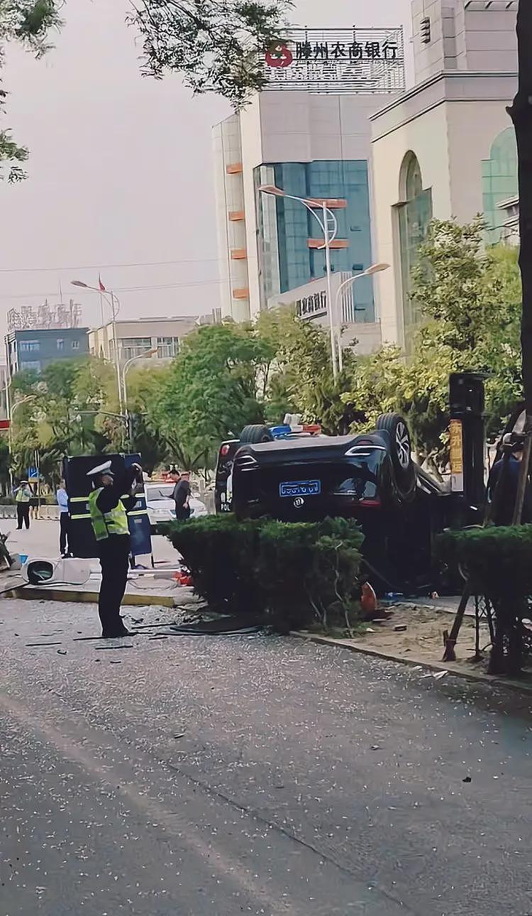 曝山东滕州一汽车冲向公交站致7死！撞击瞬间曝光，现场惨不忍睹！涉事司机被抓（视频/组图） - 1
