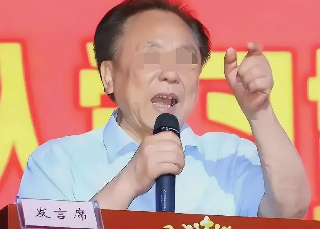 富豪养多个“老婆”每晚要“翻牌侍寝”？从劳动模范到全国通缉他都经历了什么（组图） - 12