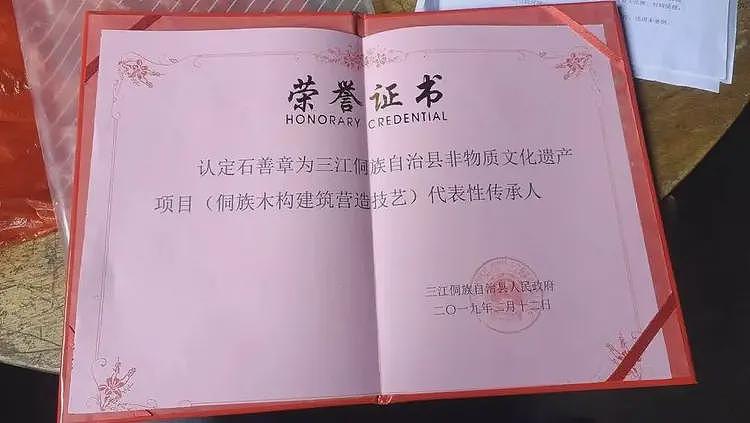 76岁老人0图纸0铁钉造出1200平米绝美木楼，数十年屹立不倒！网友：再世鲁班（视频/组图） - 7