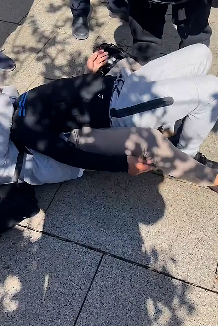 中国小伙海外遭遇抢劫,直接将歹徒锁喉!视频网上疯传(组图) - 9