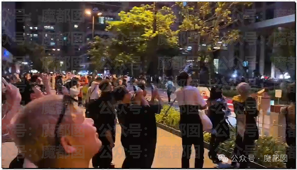 热搜第一!西安夜空不明物是什么?萤火虫漫展场外事件全解析(视频/组图) - 22
