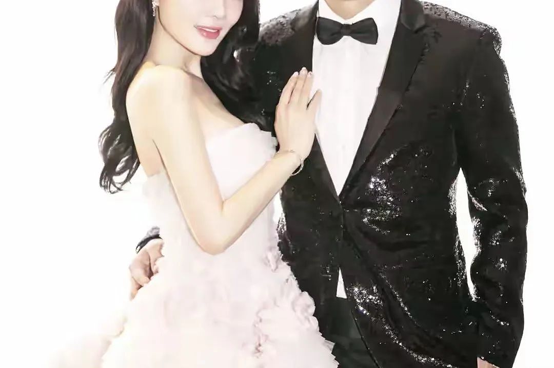 热搜炸了！贾乃亮和李小璐偷偷复合了？（组图） - 13