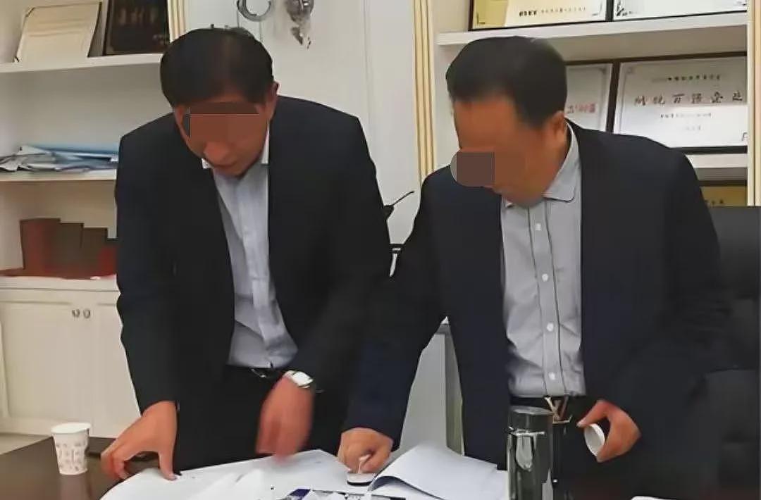 富豪养多个“老婆”每晚要“翻牌侍寝”？从劳动模范到全国通缉他都经历了什么（组图） - 19