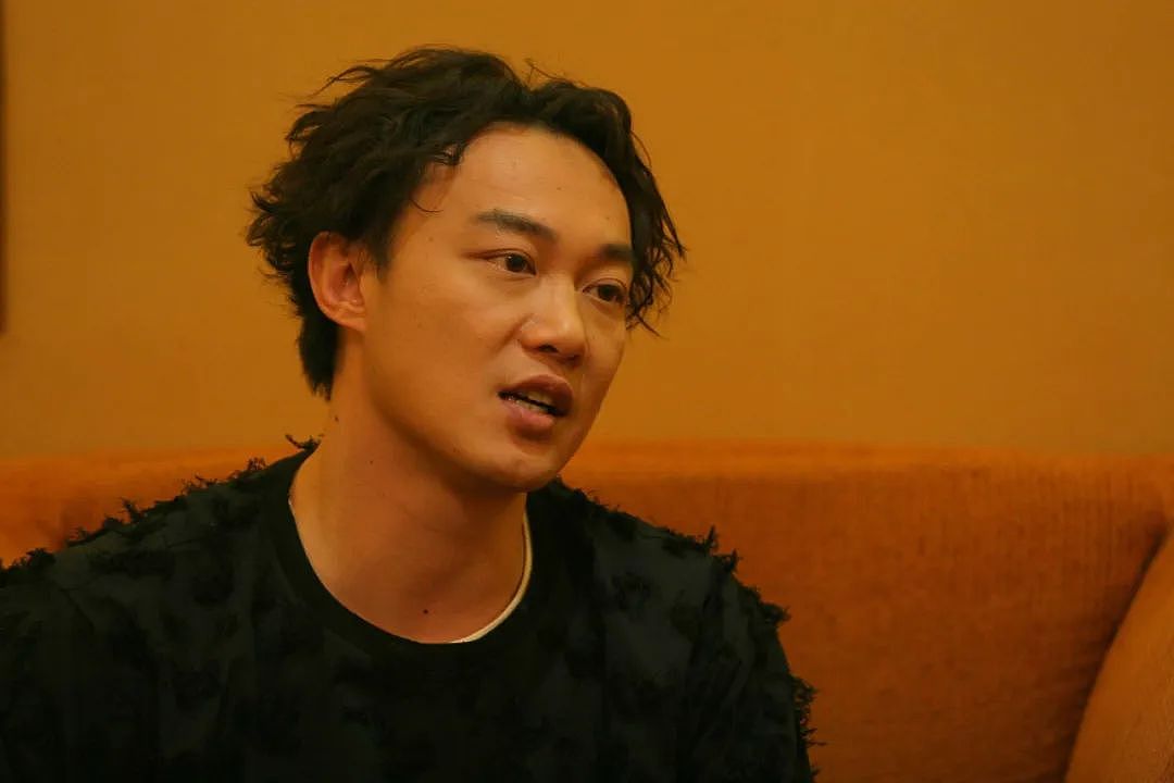 陈奕迅日本演唱会飞机空投炸弹画面引热议！网友：不必过度解读（组图） - 4