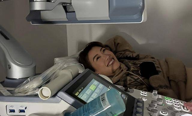 恭喜!香港知名女星宣布怀孕,大女儿生父成谜(组图) - 3