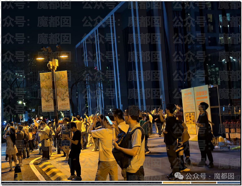 热搜第一!西安夜空不明物是什么?萤火虫漫展场外事件全解析(视频/组图) - 14