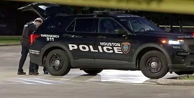 突发惨案!家庭聚会秒变 “战场”, 宾客拔枪火拼,致15人死伤(组图) - 3