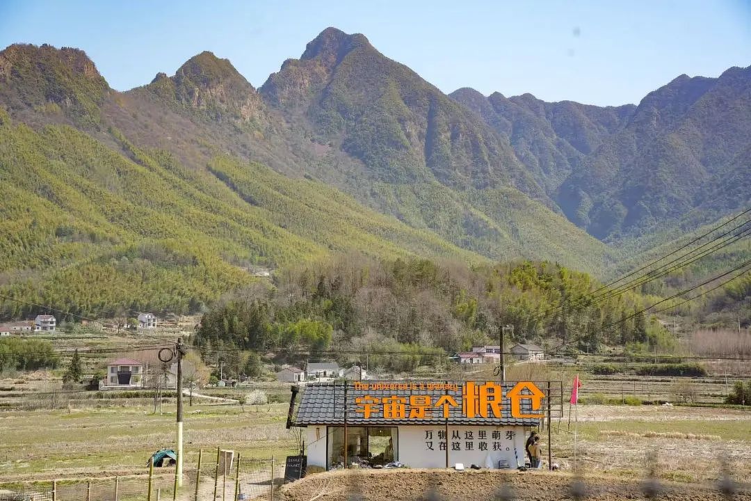 年轻人扎堆开村咖，土房子不够用了（组图） - 6