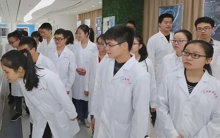 比董小姐更“水货”的人被扒出，常和领导吃饭，协和摆烂日记曝光（组图） - 10