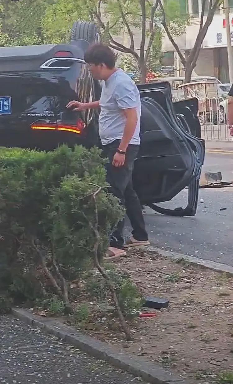 曝山东滕州一汽车冲向公交站致7死！撞击瞬间曝光，现场惨不忍睹！涉事司机被抓（视频/组图） - 5