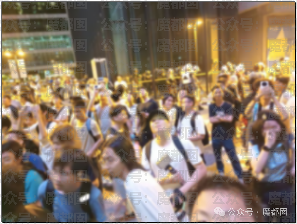 热搜第一!西安夜空不明物是什么?萤火虫漫展场外事件全解析(视频/组图) - 13