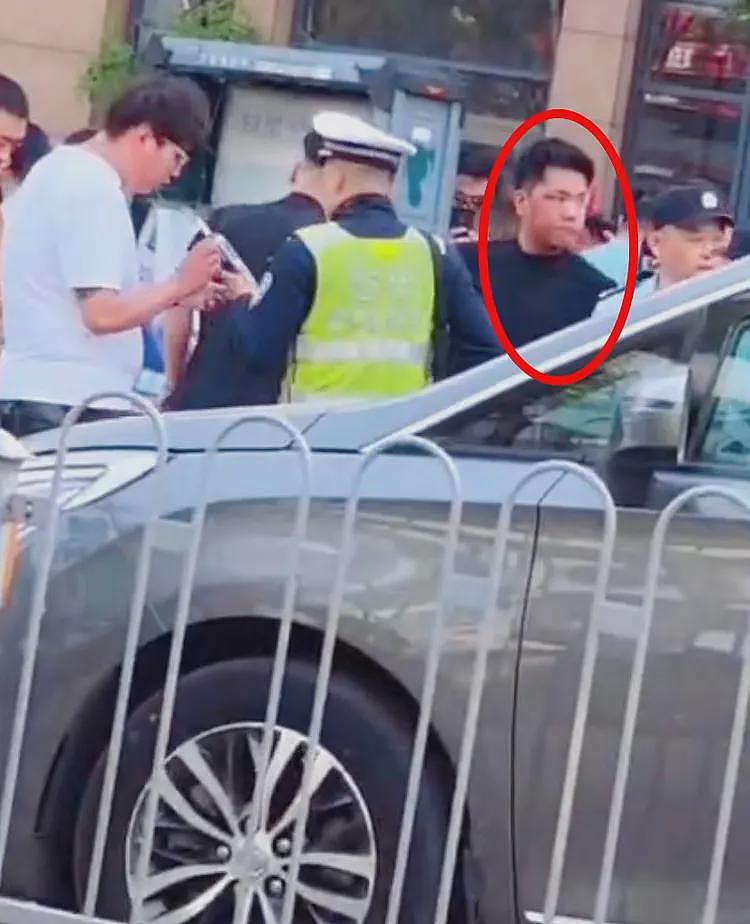 曝山东滕州一汽车冲向公交站致7死！撞击瞬间曝光，现场惨不忍睹！涉事司机被抓（视频/组图） - 3