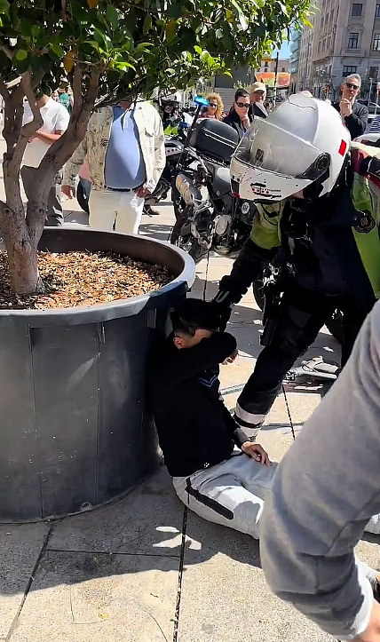 中国小伙海外遭遇抢劫,直接将歹徒锁喉!视频网上疯传(组图) - 7
