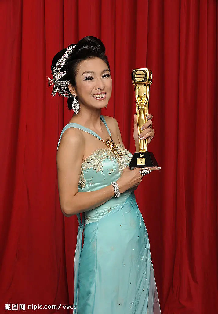 你们看着长大的TVB“第一恶婆”，70岁居然美成了这样……（组图） - 13