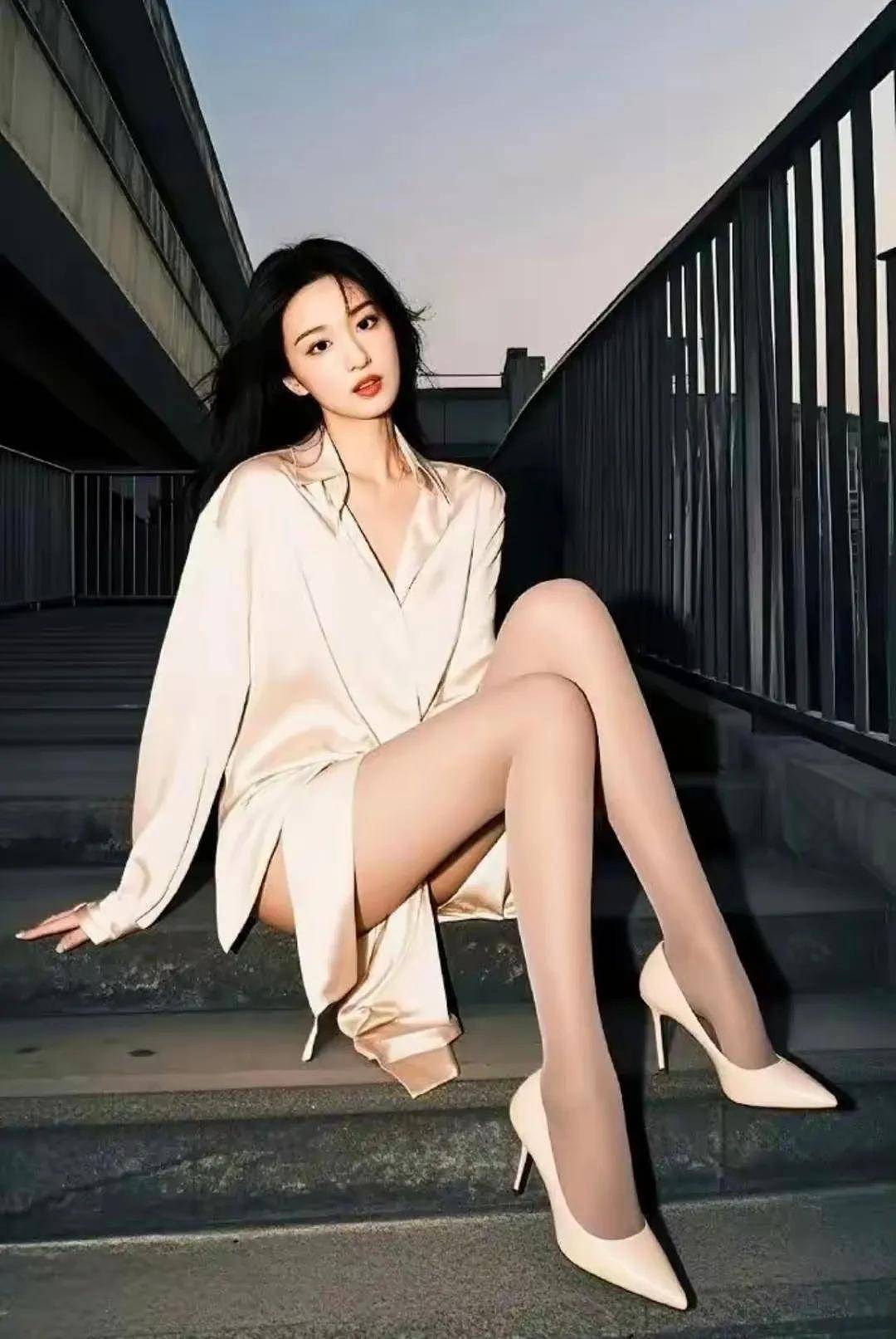 “小刘亦菲”王楚然绝美写真!雪肤玉貌身材火辣...(组图) - 3