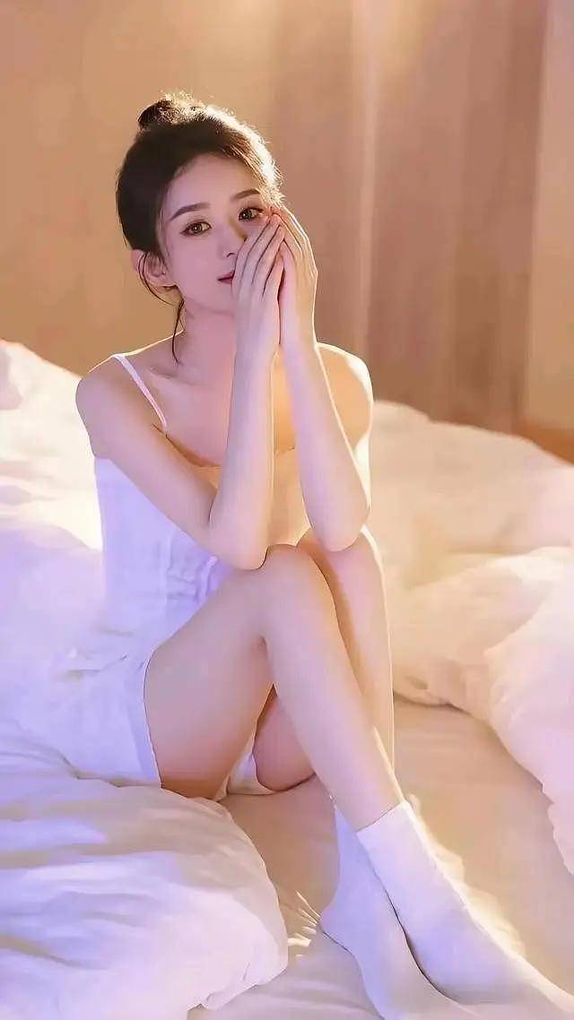 赵丽颖罕见性感写真!露修长大美腿,皮肤白到发光(组图) - 4
