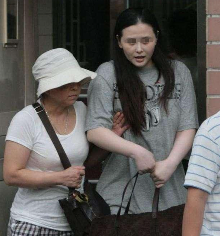 流产4次癌症转移！爱上月薪2千已婚奶爸、癌症复发精神分裂拼命生娃、老公却当街偷吃？（组图） - 22