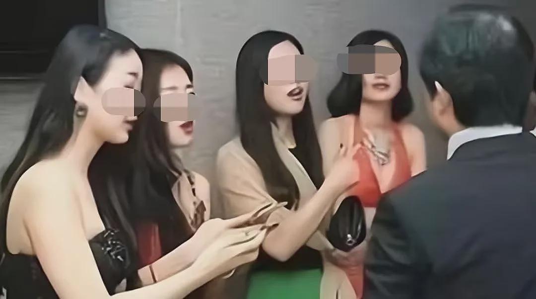富豪养多个“老婆”每晚要“翻牌侍寝”？从劳动模范到全国通缉他都经历了什么（组图） - 10