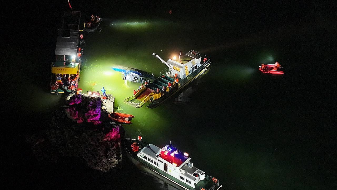 五一贵州狂风吹翻游船,酿9死1失踪70人送院,习近平指示救治(视频/组图) - 1