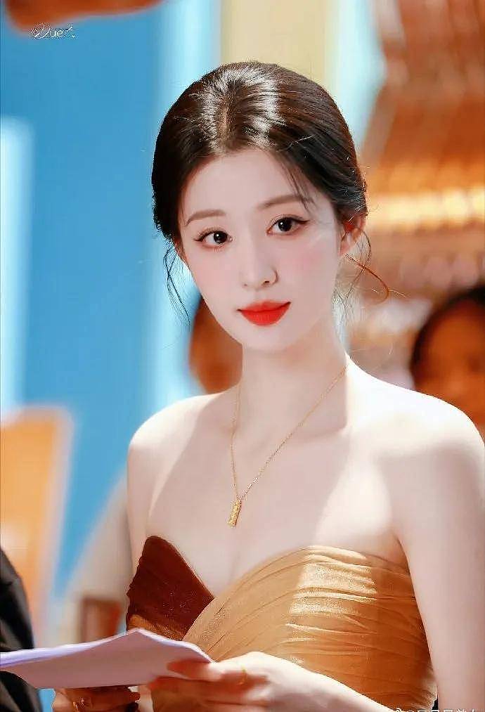 “小刘亦菲”王楚然绝美写真!雪肤玉貌身材火辣...(组图) - 8