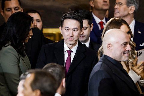 周受资携手爱妻亮相MetGala引热议，“唯一受邀的特朗普朋友”（组图） - 5
