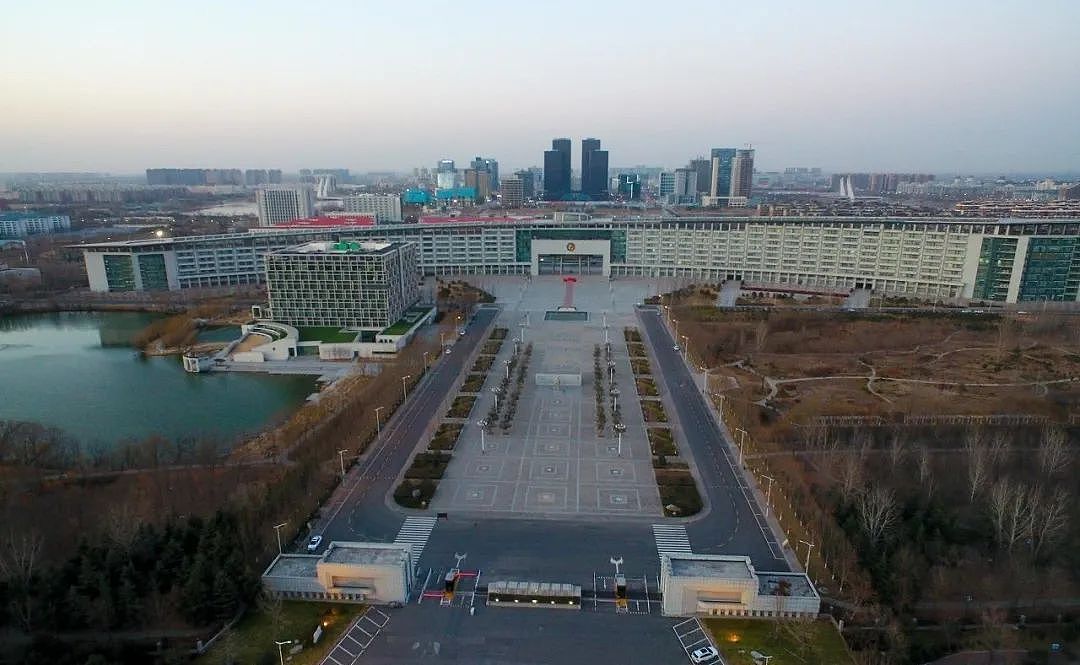 太逆天了!中国这座教学楼以736米的长度喜提“亚洲第一长”!网友:世界上最遥远的距离又出现了(组图) - 4