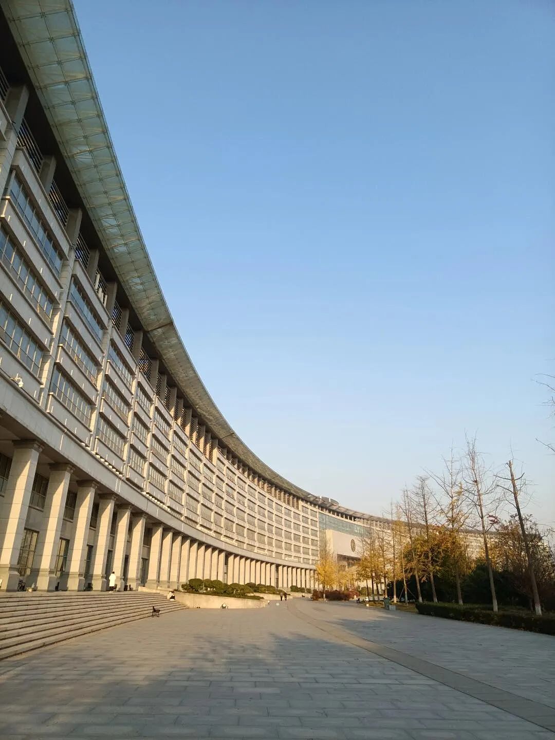 太逆天了!中国这座教学楼以736米的长度喜提“亚洲第一长”!网友:世界上最遥远的距离又出现了(组图) - 9