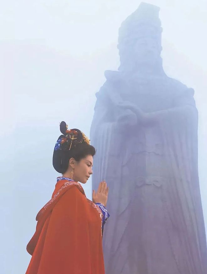封神又如何，我只关心她离婚了没（组图） - 1