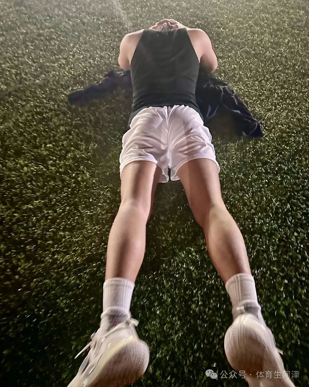 【帅哥】185男大健身博主，拍照姿势太诱惑，网友：是懂的诱惑通讯录的...（组图） - 1