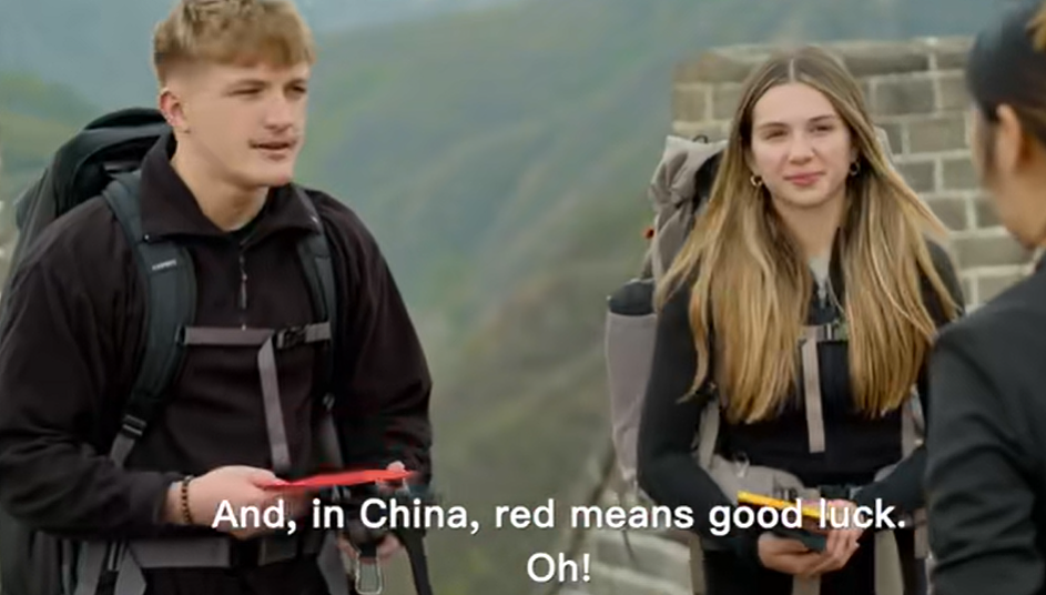 BBC真人秀来中国拍摄引热议!情侣选手三蹦子车后接吻,母子选手滞留了36个小时才出北京...(组图) - 11