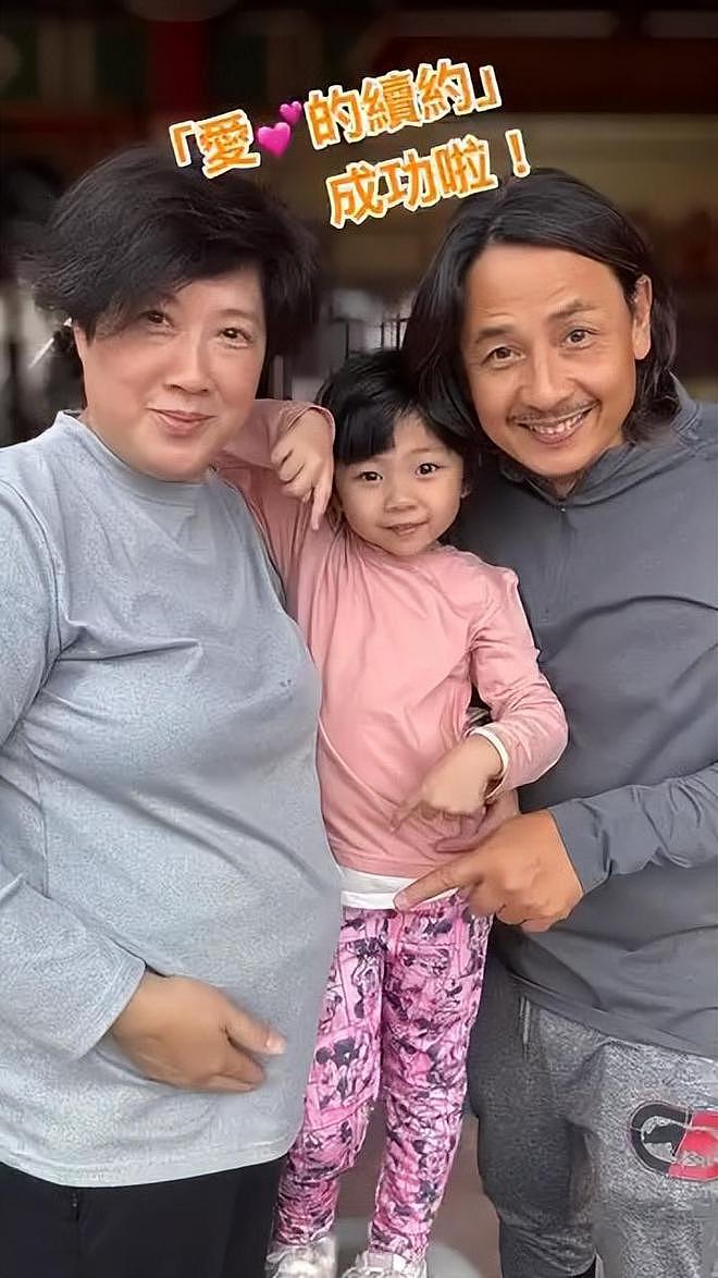 港星官宣58岁妻子怀二胎，是6岁女儿的心愿，妻子曾小产痛失胎儿（组图） - 2