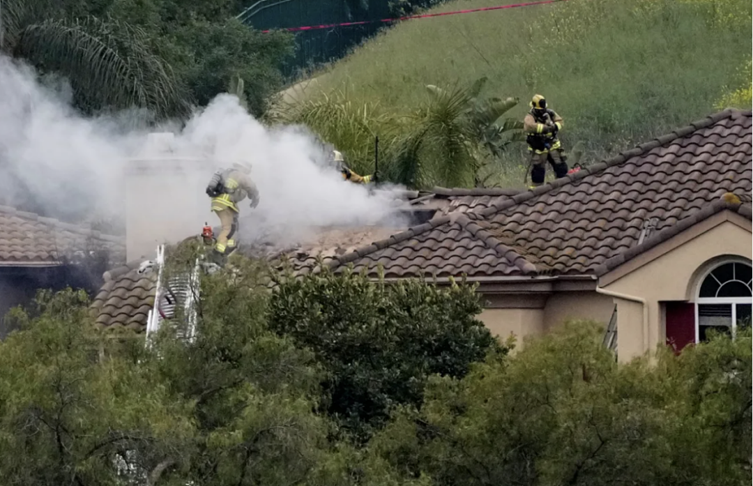 惨烈空难！飞机坠毁爆炸机毁人亡； 刚起飞就故障 掉进鳄鱼沼泽，乘客绝望等死（视频/组图） - 3