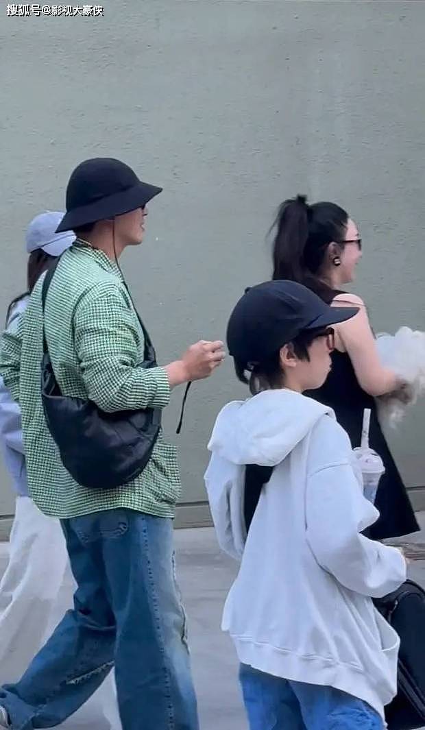 贾乃亮李小璐携手陪女，与杜江霍思燕一家欢乐出游（组图） - 4