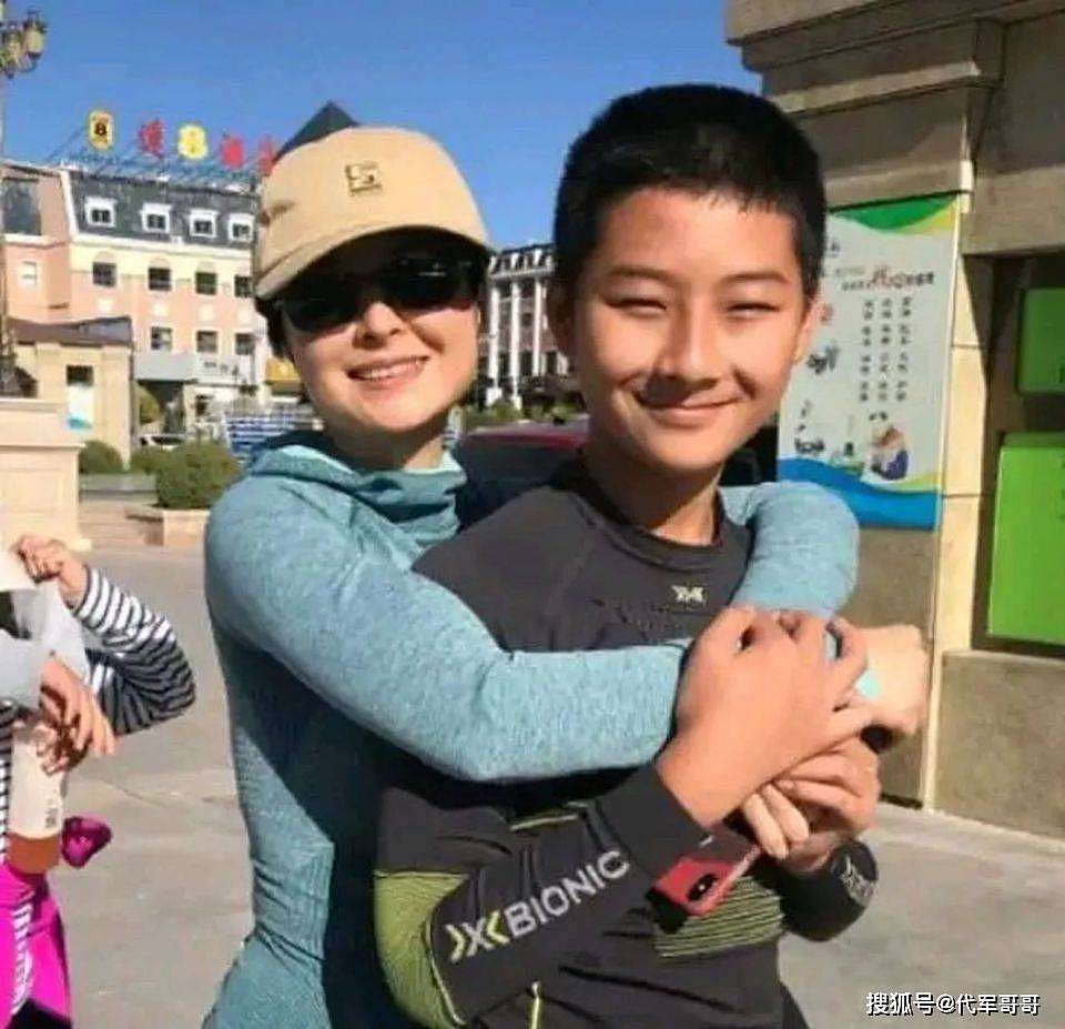 她曾是央视一枝花，低调嫁给大18岁李铁，如今...（组图） - 7