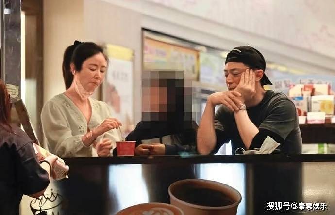 林心如霍建华带女儿出门，霍建华变成“女儿控”，8岁小海豚可爱（组图） - 3