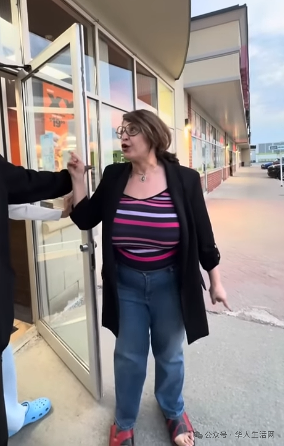 华人车主怒怼“占位大妈”！遭当面种族歧视+恶毒诅咒，网友全网力挺（视频/组图） - 4