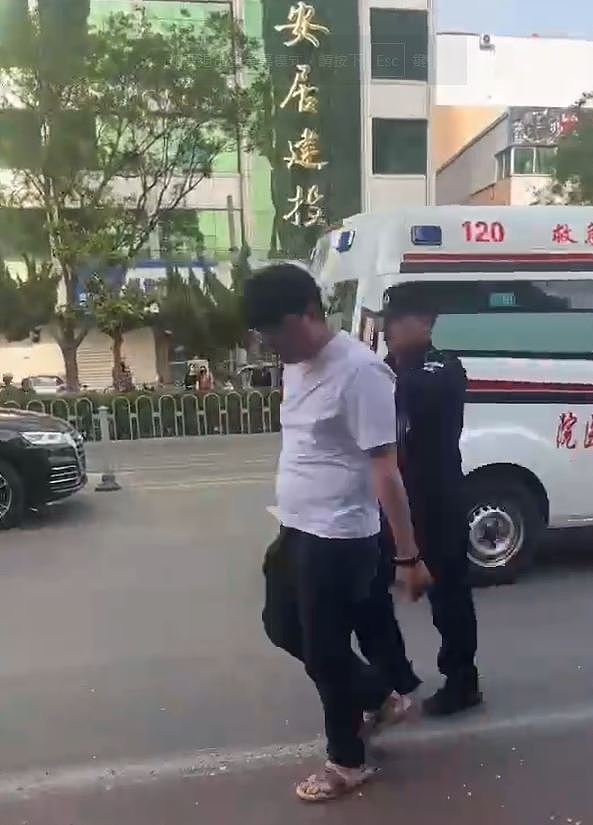 6死2伤!山东私家车冲向公交站,现场一片狼藉,肇事司机被捕(视频/组图) - 5