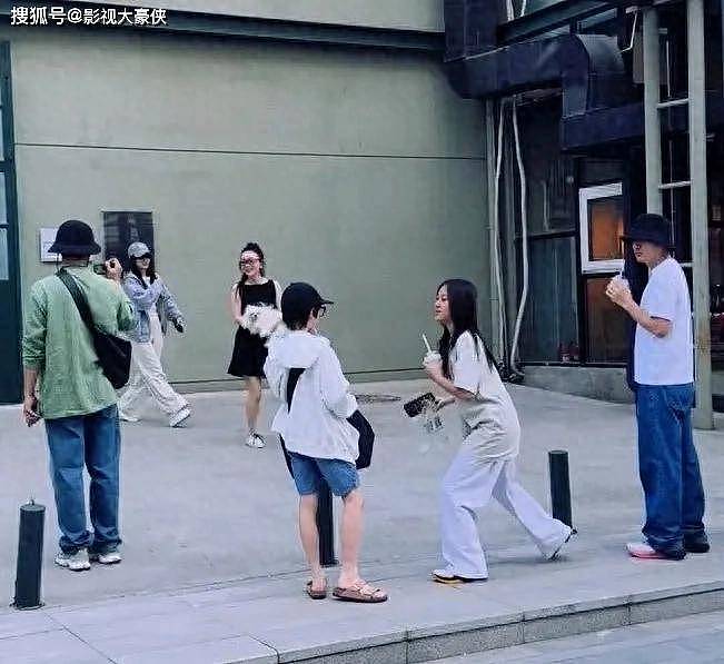 贾乃亮李小璐携手陪女，与杜江霍思燕一家欢乐出游（组图） - 1