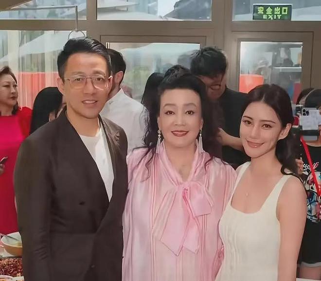 马筱梅发声否认坐台！和神秘男性互动时间线曝光，张兰破防删评（组图） - 6