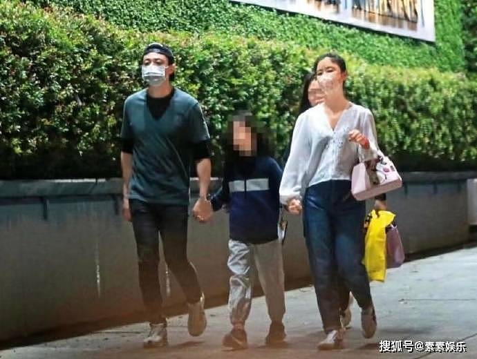 林心如霍建华带女儿出门，霍建华变成“女儿控”，8岁小海豚可爱（组图） - 1