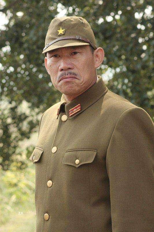“跟着团长打县城”假期爆火,知名演员客串反派!网友:怕收不住手(组图) - 1