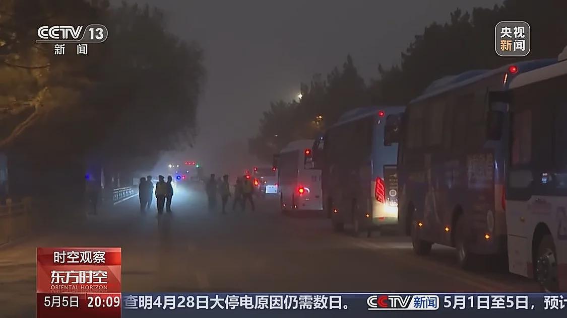 强沙尘暴压城近万名游客被困，敦煌如何用3小时跑赢12级狂风？（组图） - 9