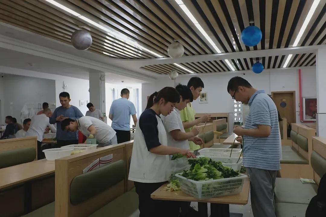 一群孤独症青年在老师的指导下过上集体生活(组图) - 2