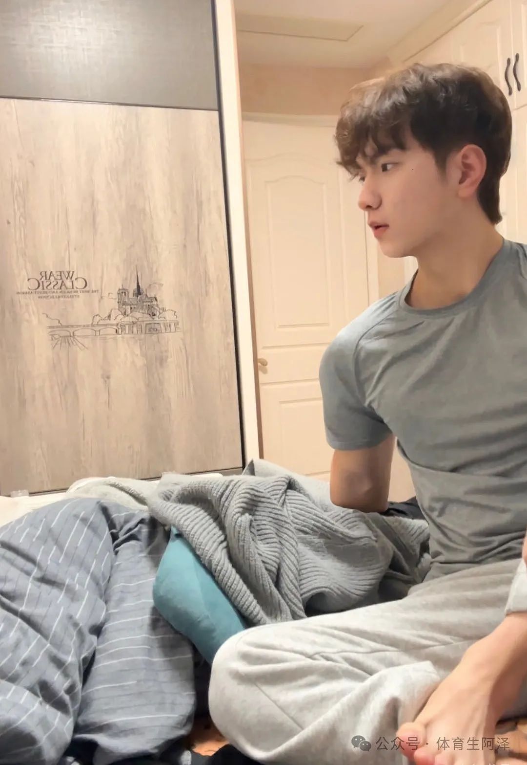 【帅哥】185男大健身博主，拍照姿势太诱惑，网友：是懂的诱惑通讯录的...（组图） - 11