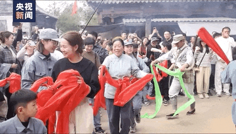 “跟着团长打县城”假期爆火,知名演员客串反派!网友:怕收不住手(组图) - 6