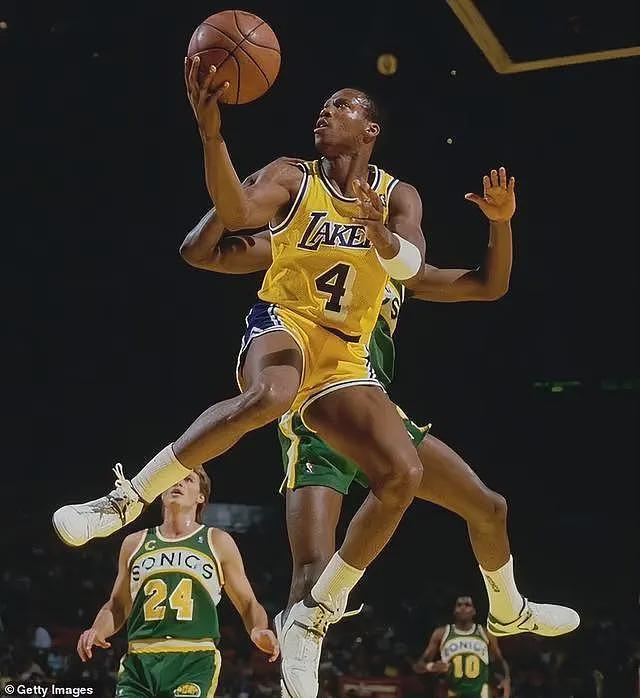 NBA传奇球星被控性侵女生，事发38年前引发争议（组图） - 4
