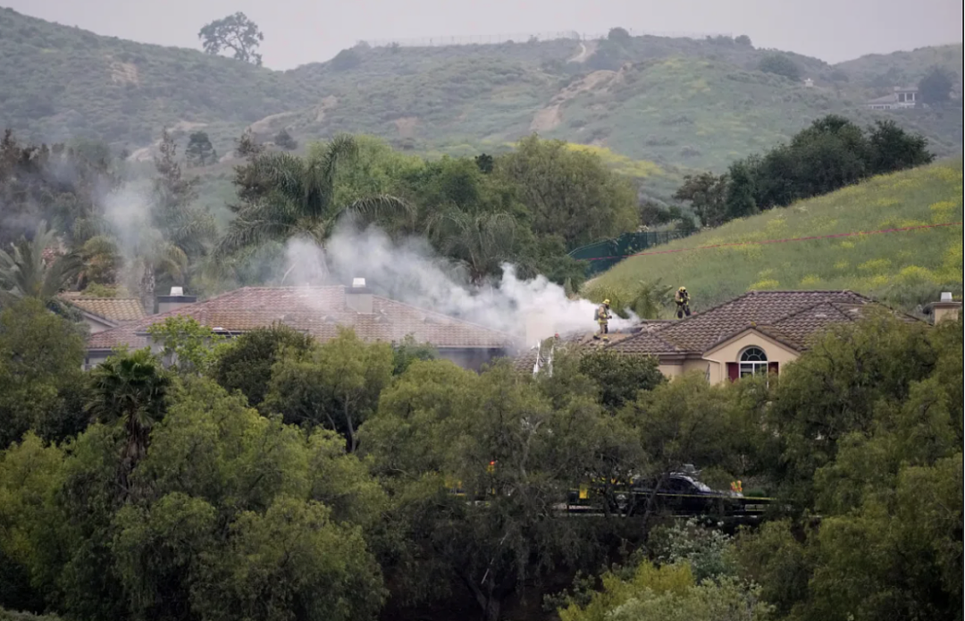 惨烈空难！飞机坠毁爆炸机毁人亡； 刚起飞就故障 掉进鳄鱼沼泽，乘客绝望等死（视频/组图） - 1