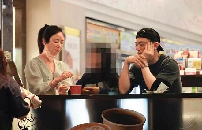 林心如霍建华带女儿出门，霍建华变成“女儿控”，8岁小海豚可爱（组图） - 3